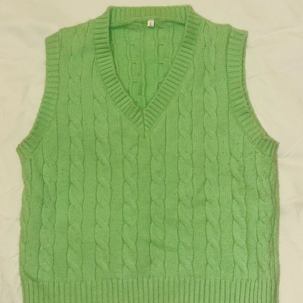 Soft cropped green sweater vest